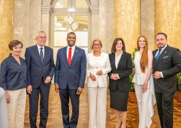 Beim Empfang zum Austrian World Summit in der Wiener Hofburg (v.l.n.r.): Doris Schmidauer, Bundespräsident Alexander Van der Bellen, Michael S. Regan von der US-Umweltschutzbehörde, Landeshauptfrau Johanna Mikl-Leitner, US-Botschafterin Victoria Reggie Kennedy, Barbara Meier und Klemens Hallmann.