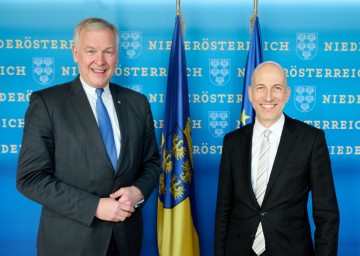 Bundesminister Martin Kocher mit Landesrat Martin Eichtinger (v.r.n.l.)