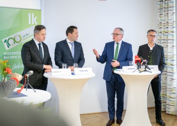 Landwirtschaftskammer NÖ Präsident Johannes Schmuckenschlager, Landwirtschaftsminister Norbert Totschnig, LH-Stellvertreter Stephan Pernkopf und Nationalrat Georg Strasser (v.l.n.r.) informierten über die niederösterreichische Landwirtschaft. 