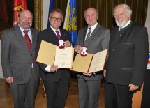 Von links nach rechts: ÖJAB-Präsident Wilhelm Perkowitsch, Landeshauptmann Hans Niessl, Landeshauptmann Dr. Erwin Pröll und Ehrenpräsident Eduard Schüssler.