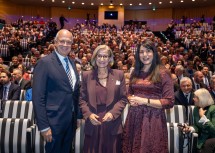 Landeshauptfrau Johanna Mikl-Leitner mit Familienforscher Wolfgang Mazal und Schriftstellerin Vea Kaiser.