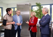 (v.l.n.r.) Vorständin Gerlinde Tröstl-Katinger, Prokurist Alfred Hochecker, Landeshauptfrau Johanna Mikl-Leitner und Haupteigentümer Wolfgang Schindlecker.