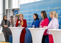 Bei der Podiumsdiskussion im Landhaus (v.l.n.r.): Katharina List-Nagl, Landeshauptfrau Johanna Mikl-Leitner, Katharina Schneider, Anna Zalesak und Petra Kroneder.