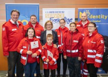 Mitglieder des Roten Kreuz bei der Eröffnung der Freiwilligenmesse mit Landeshauptfrau Johanna Mikl-Leitner. 