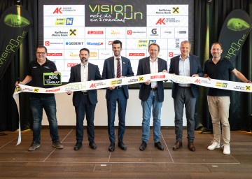 Im Bild von links nach rechts: Vision Run Obmann Franz Kaiblinger, Nationalrat Fritz Ofenauer, LH-Stellvertreter Udo Landbauer, Bürgermeister Matthias Stadler, Direktor Thomas Schauer von der Raiffeisenbank Region St. Pölten und  Christian Farthofer von der Arbeiterkammer Niederösterreich  