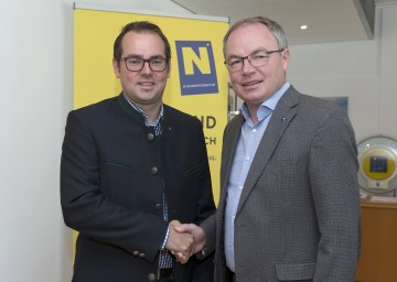 Neuer Anti-Atomkoordinator des Landes Niederösterreich: Mag. Christoph Urbanek mit Umwelt-Landesrat Dr. Stephan Pernkopf. (v.l.n.r.)