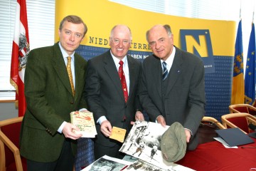 Große zeitgeschichtliche Sammelaktion für die Staatsvertrags-Ausstellung auf der Schallaburg im Jahr 2005. LH Dr. Erwin Pröll, Univ.Prof. Dr. Stefan Karner und ORF-Landesdirektor Norbert Gollinger (v.r.n.l.) präsentierten heute die Initiative. 