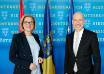 Landeshauptfrau Johanna Mikl-Leitner und Arbeitsminister Martin Kocher.