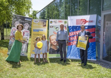 Familien-Landesrätin Christiane Teschl-Hofmeister und WKNÖ-Präsident Wolfgang Ecker mit Workshop-Leiter Franz Mayer (Mazda Mayer) und den Kindern Emma und Hanna.