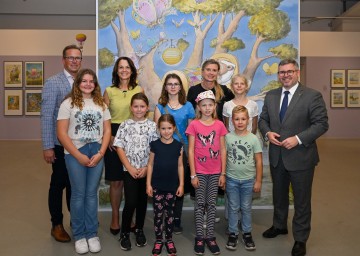 Gernot Hierner (NÖ Bahnen), Ursula Liebmann (Treffpunkt Bibliothek), Julia Flunger-Schulz (Karikaturmuseum Krems), Lesemeister (Kinder), Landesrat Ludwig Schleritzko (v.l.n.r.) 