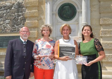 Semmeringbahn feiert 20 Jahre Weltkulturerbe: Bürgermeister Horst Schröttner, Sabine Haag (Präsidentin der österreichischen UNESCO Kommission), Landeshauptfrau Johanna Mikl-Leitner und die steirische Landesrätin Doris Kampus (v.l.n.r.) 