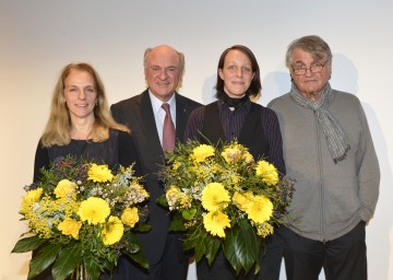 Erstes Dramatikerstipendium vergeben: Bettina Hering  (Künstlerische Leiterin Landestheater NÖ), Landeshauptmann Dr. Erwin Pröll, Preisträgerin Claudia Tondl und Schirmherr Peter Turrini (v.l.n.r.)