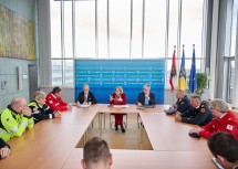 Sicherheitsgipfel im NÖ Landhaus mit Landeshauptfrau Johanna Mikl-Leitner (m.), LH-Stellvertreter Stephan Pernkopf (r.), Landesamtsdirektor Werner Trock (l.) und Vertretern der Einsatzorganisationen.