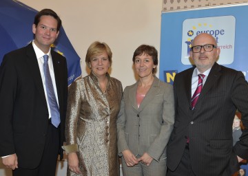 EU-Informationsnetzwerk im Landhaus St. Pölten: Landtagsabgeordneter Mag. Lukas Mandl , Vorsitzender des Europa-Ausschusses im NÖ Landtag, Landesrätin Mag. Barbara Schwarz,  Brigitte Luggin, Vertreterin der EU Kommission in Österreich, und Mag. Arnold Obermayr, Leiter der EU-Kommunikation im BMEIA. (v.l.n.r.)