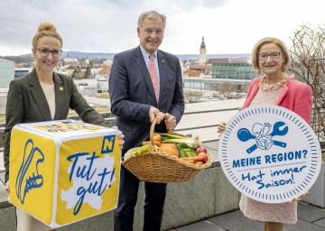 Geschäftsführerin der „Tut gut!“-Gesundheitsvorsorge GmbH Alexandra Pernsteiner-Kappl, Landesrat Martin Eichtinger und Landeshauptfrau Johanna Mikl-Leitner.