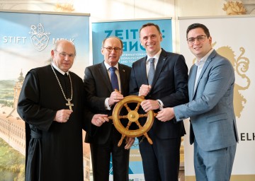 Im Bild von links nach rechts: Abt Georg Wilfinger, Othmar Karas, 1. Vizepräsident des Europäischen Parlaments, Landesrat Jochen Danninger und Bürgermeister Patrick Strobl