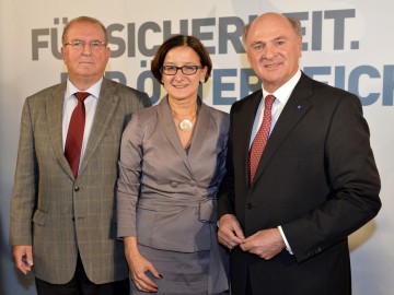 Pressekonferenz im Innenministerium: der Traiskirchner Bürgermeister Fritz Knotzer, Innenministerin Mag. Johanna Mikl-Leitner und Landeshauptmann Dr. Erwin Pröll