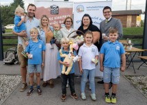 (v.l.n.r.) Hannes und Bettina Bertl mit Tobias, Clemens und Constantin, Lorenz, Landeshauptfrau Johanna Mikl-Leitner, Bernadette Bertl, Theresa, Lorenz Mayr und Florian.