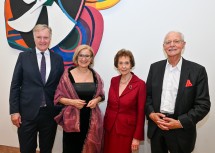 Albertina-Generaldirektor Klaus Albrecht Schröder und Landeshauptfrau Johanna Mikl-Leitner mit Agnes und Karlheinz Essl (von links nach rechts).