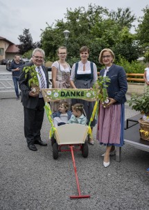 Von links nach rechts: Bürgermeister Friedrich Buchberger, die Leiterin der Tagesbetreuung Nadine Schauer, Kindergartendirektorin Barbara Kainz und Landeshauptfrau Johanna Mikl-Leitner.