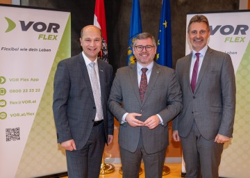 Präsentation der ersten VOR Flex Ausschreibung für eine gesamte Region, das Gebiet Mostviertel West, in St. Pölten. Im Bild Johannes Pressl, Präsident des NÖ Gemeindebunds, Mobilitätslandesrat Ludwig Schleritzko und VOR-Geschäftsführer Wolfgang Schroll (v.l.n.r.)