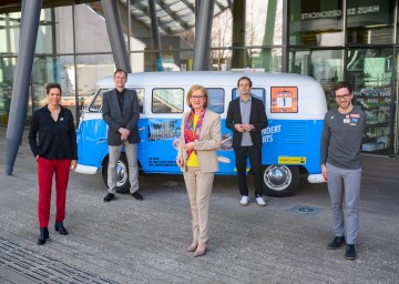 Botschafterin Michaela Dorfmeister (von links), Kurator Christian Rapp, Landeshauptfrau Johanna Mikl-Leitner, Kurator Bernhard Hachleitner und Botschafter Andreas Onea informierten über die Sonderausstellung „I wer´ narrisch“.