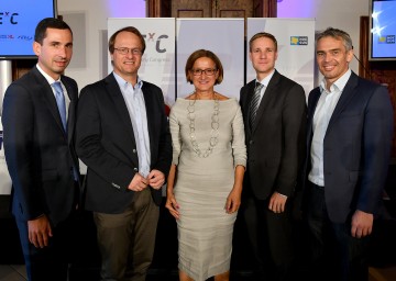 Im Bild von links nach rechts: Mag. Dr. Bernhard Kadlec vom Universitätsklinikum St. Pölten, Univ. Prof. Mag. Dr. Markus Hengstschläger, Landeshauptmann-Stellvertreterin Mag. Johanna Mikl-Leitner, Univ. Prof. Dr. Gerald Gartlehner und Univ. Prof. Dr. Gottfried Haber.