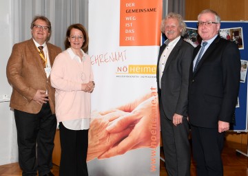 Von links nach rechts: Gerhard Reisner, MBA (Leiter Pflege- und Betreuungszentrum Mödling), Sozial-Landesrätin Christiane Teschl-Hofmeister, Obmann Dietmar Stockinger (ARGE NÖ Heime) und Otto Huber (Leiter der Gruppe Gesundheit & Soziales beim Amt der NÖ Landesregierung)