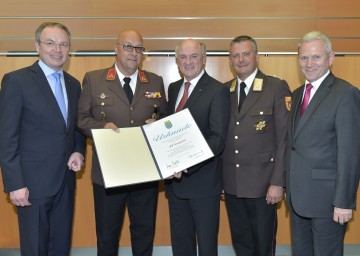 Feuerwehrjubiläen im NÖ Landhaus: U. a. wurde die FF Langenlois für ihr 150-jähriges Bestehen geehrt.