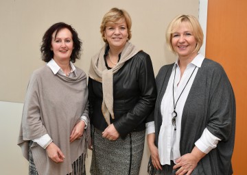 Im Bild von links nach rechts: Kindergarten-Inspektorin Katharina Hauke, Landesrätin Mag. Barbara Schwarz,  Kindergarten-Inspektorin Michaela Edl.