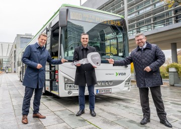 Von links nach rechts: Alfred Loidl (Postbus AG), Erhan Eren (Iveco) und Landesrat Ludwig Schleritzko