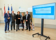 Bildungsdirektor Johann Heuras, Univ. Prof. Erwin Rauscher, Bildungs-Landesrätin Christiane Teschl-Hofmeister, Studienautorin Julia Niederfriniger, Studienautor Gregor Jöstl (v.l.n.r.) 