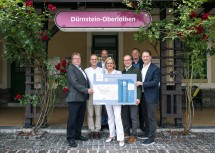 Bürgermeister Johann Riesenhuber, Betriebsführer Bernhard Kaar (Wachauer Safranmanufaktur), Gastronomie-Spartenobmann WKÖ Mario Pulker, Landeshauptfrau Johanna Mikl-Leitner, Obmann Andreas Nunzer, NÖ Werbung Geschäftsführer Michael Duscher und Donau Niederösterreich Tourismus Geschäfsführer Bernhard Schröder (v.l.n.r.)