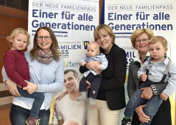 Im Bild von links nach rechts: Irene Priesching, Landesrätin Mag. Barbara Schwarz und Christine Keiblinger