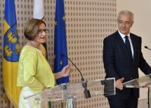 Bei der Pressekonferenz nach dem Arbeitsgespräch.