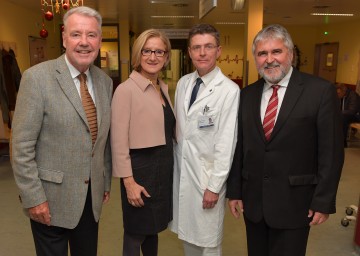 Bei der Eröffnung des Kardiologischen Zentrums im Landesklinikum Wiener Neustadt: Bürgermeister Klaus Schneeberger, Landeshauptfrau Johanna Mikl-Leitner, der Leiter der 2. Internen Abteilung Prim. Univ.-Doz. Dr. Franz Xaver Roithinger und der medizinische Geschäftsführer der Landeskliniken-Holding Dr. Robert Griessner (v.l.n.r.)