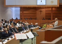 Landeshauptfrau Johanna Mikl-Leitner bei ihrer Rede anlässlich „25 Jahre Landtag in St. Pölten“.