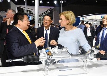 Auf der Messe "Auto Shanghai", im Gespräch mit Xiangjun Meng, General Manager HYCET (Great Wall Motors).