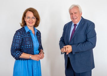Bildungs-Landesrätin Christiane Teschl-Hofmeister und Bildungsdirektor Johann Heuras