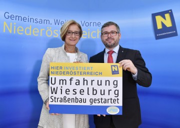 Landeshauptfrau Johanna Mikl-Leitner und Landesrat Ludwig Schleritzko: Nächster Meilenstein in der Umsetzung der Umfahrung Wieselburg.