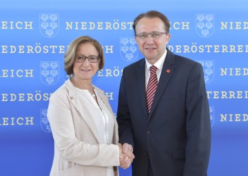 Landeshauptfrau Johanna Mikl-Leitner und der St. Pöltner Bürgermeister Matthias Stadler.