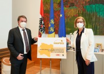 WKNÖ-Präsident Wolfgang Ecker und Landeshauptfrau Johanna Mikl-Leitner gaben die Verlängerung von NAFES bekannt.