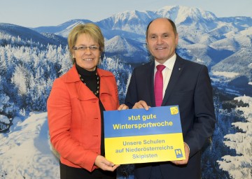 Präsentation der \"tut gut\"-Wintersportwoche: Landesrätin Dr. Petra Bohuslav und Landeshauptmann-Stellvertreter Mag. Wolfgang Sobotka. (v.l.n.r.)