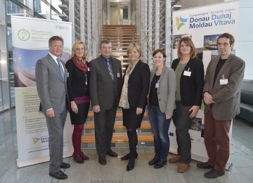 Zukunftsdialog in St. Pölten: Karl G. Becker (Regionalmanager Mostviertel), Romana Sadravetz (EDM-Geschäftsstelle), Landtagsabgeordneter Ing. Johann Hofbauer (politischer Vertreter des Waldviertels in der EDM), Landesrätin Mag. Barbara Schwarz, Kathrin Altmann (Wissensplattform-Managerin Hochschulkooperationen, Niederbayern), Barbara Daferner (EDM-Kontaktstelle Niederbayern/Altötting) und Thomas Samhaber (Regionalmanager Waldviertel und Wissensplattform-Manager der EDM). (v.l.n.r.)