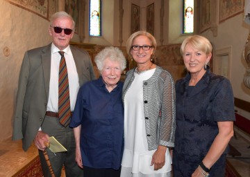 Beim "Gottfried von Einem Fest" in Oberdürnbach: Bundesminister a. D. Caspar Einem (Sohn von Gottfried von Einem), Lotte Ingrisch (Gattin von Gottfried von Einem), Landeshauptfrau Johanna Mikl-Leitner und die Präsidentin der Gottfried von Einem-Gesellschaft, Bundesministerin a. D. Maria Rauch-Kallat (von links nach rechts).