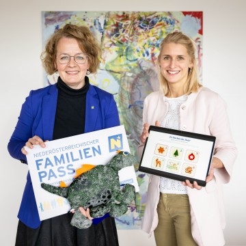 Familien-Landesrätin Christiane Teschl-Hofmeister lädt ein, beim NÖ Familienpass-Adventkalender mitzuspielen.