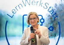 „Unsere bestens ausgebildeten Lehrlinge von heute sind unsere Fachkräfte von morgen, die wir dringend brauchen, um wettbewerbsfähig zu sein, unseren Wirtschaftsstandort zu stärken und unseren Wohlstand zu erhalten“, sagte Landeshauptfrau Johanna Mikl-Leitner im Rahmen der Eröffnungsfeier.