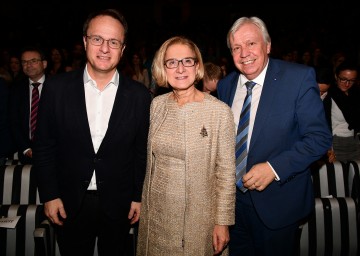 Univ.Prof. Markus Hengstschläger, Landeshauptfrau Johanna Mikl-Leitner und Bildungsdirektor Johann Heuras (v.l.n.r.)