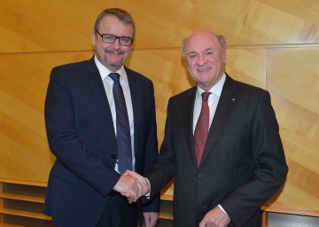 Landeshauptmann Dr. Erwin Pröll führte im Landhaus in St. Pölten ein Arbeitsgespräch mit dem Verkehrsminister Tschechiens, Ing. Dan Tok.