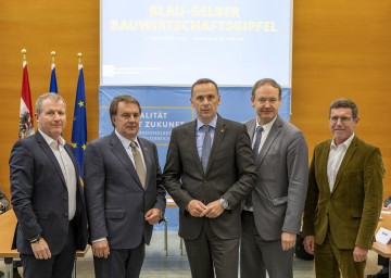 Bauwirtschaftsgipfel in St. Pölten mit Stefan Graf, Geschäftsführender Gesellschafter der Waldviertler Baufirma Leyrer + Graf und Fachvertretungsvorsitzender der Bauindustrie Niederösterreich,  WKNÖ-Präsident Wolfgang Ecker, Wirtschaftslandesrat Jochen Danninger, Professor Christian Helmenstein vom Economica-Instituts und Erwin Krammer von der Landesinnung Bau (v.l.n.r.) 
